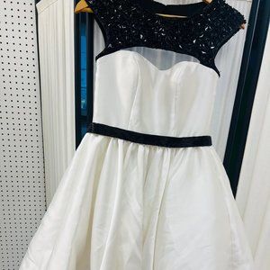 Madison James 4 White Black Formal